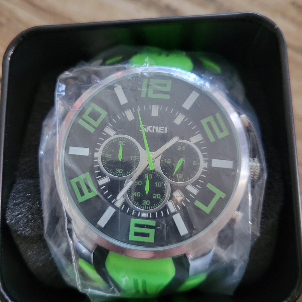 SKMEI Mens Sports Watch, Water Resistant, Green Silicone Band, New, Original Box